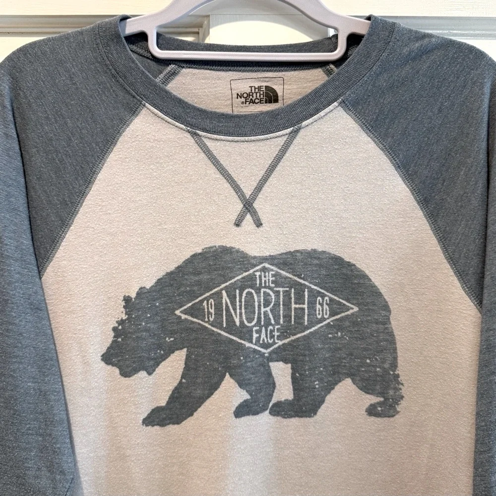 The North Face The Cali Bear Graphic Raglan Long‎ Sleeve Tee Men’s Size Small